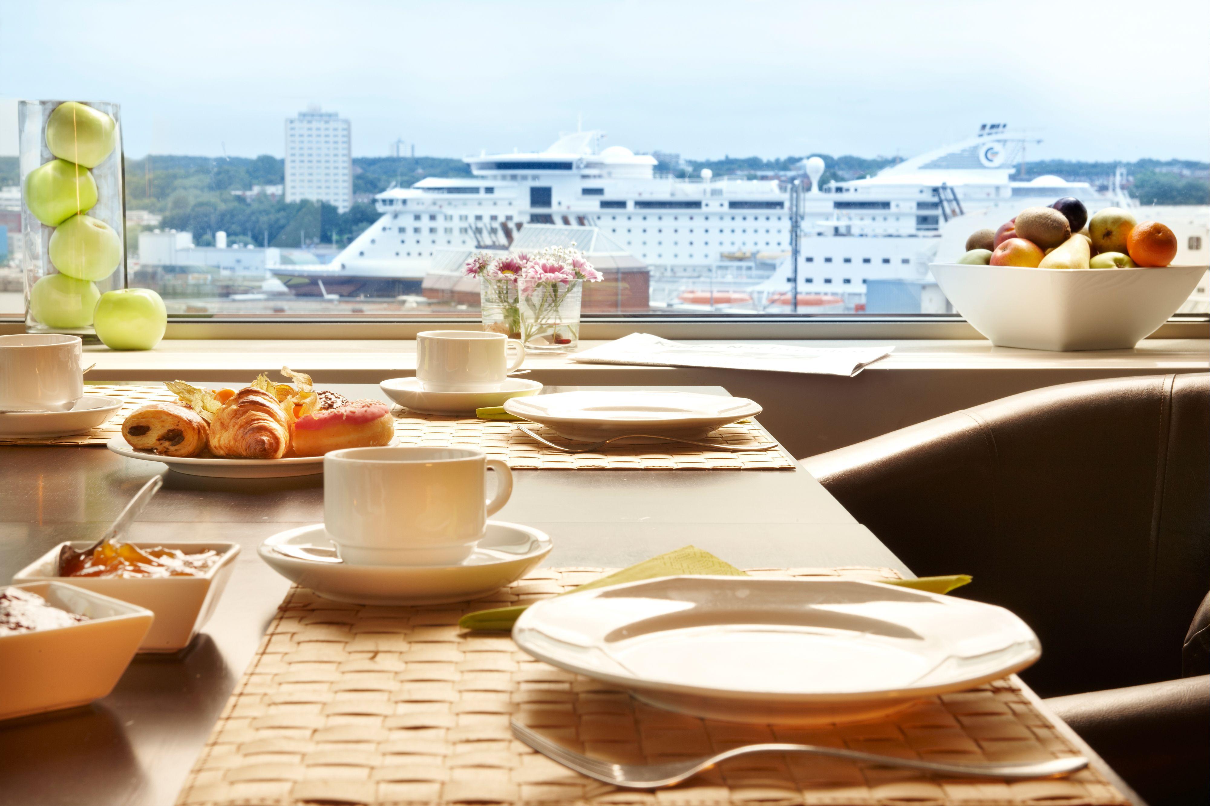 Hotel Astor Kiel By Campanile Bagian luar foto