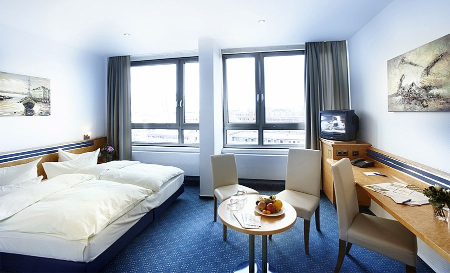 Hotel Astor Kiel By Campanile Bagian luar foto
