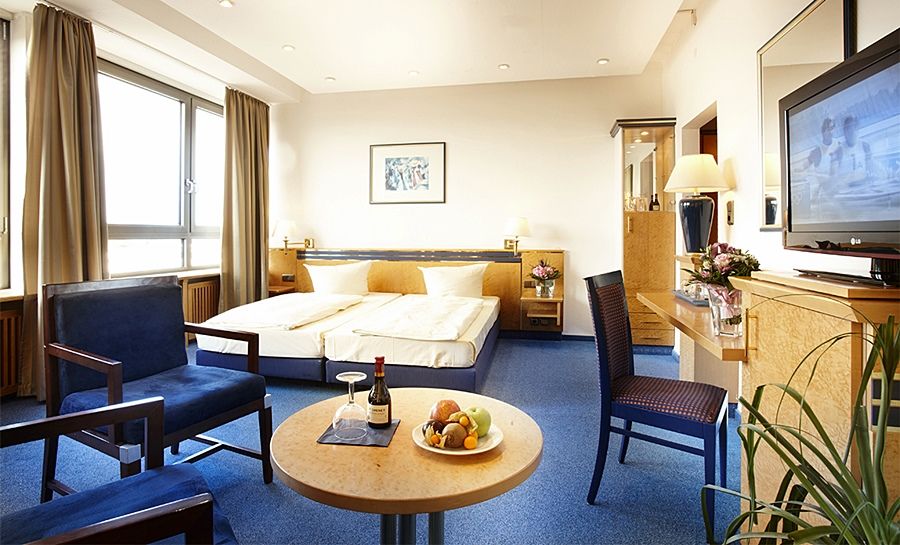Hotel Astor Kiel By Campanile Bagian luar foto